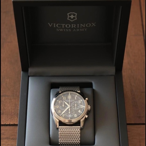 Victorinox Swiss Army Watch - Picture 7 of 8